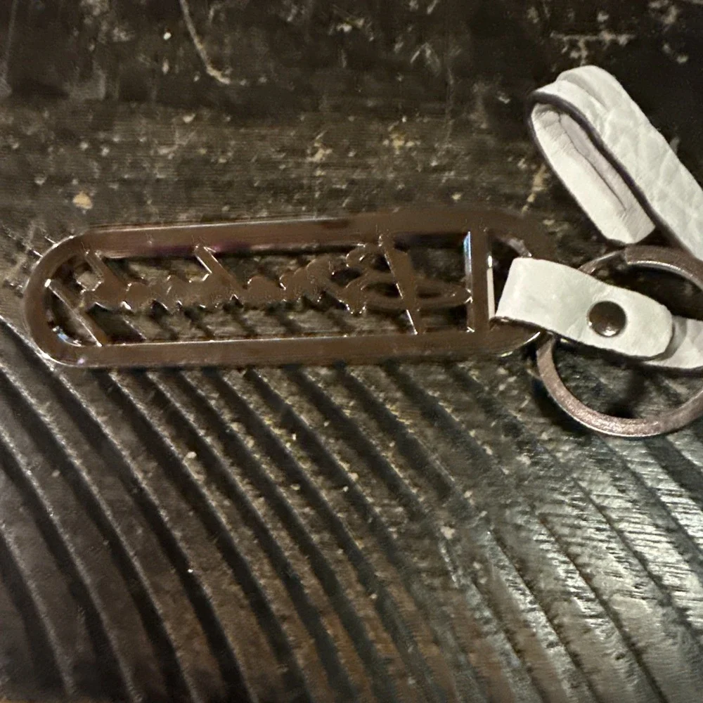 B. MAKOWSKY Metal Leather Purse Charm Keychain Key Ring. E 269